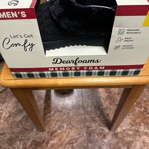 BNB Women’s DearFoams Slippers in Black . Available in S (5-6) and L (9-10)